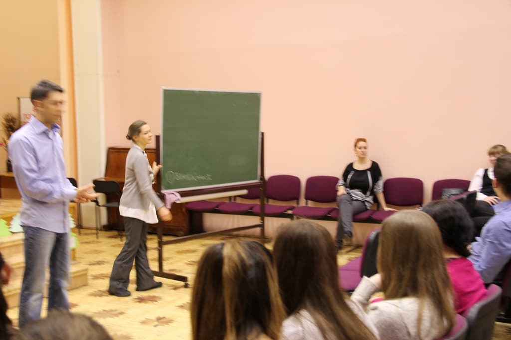 15.01.13 Активисты с двойной программой «Конструктор отношений» в пед. колледже No.10 г. Москвы
