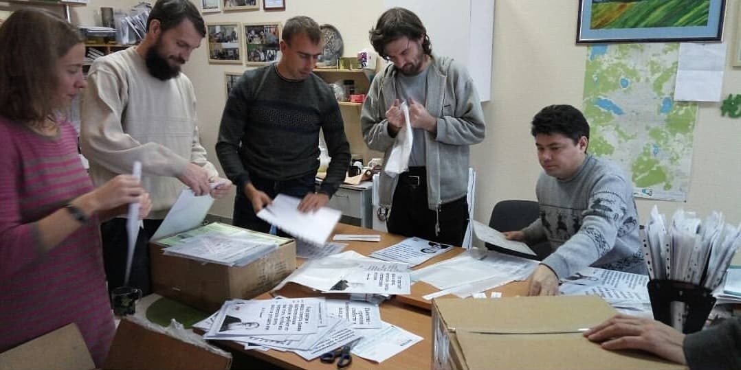 В общественном транспорте города Екатеринбурга размещены объявления формата А4 с цитатами великих людей о пьянстве, курении и других зависимостях