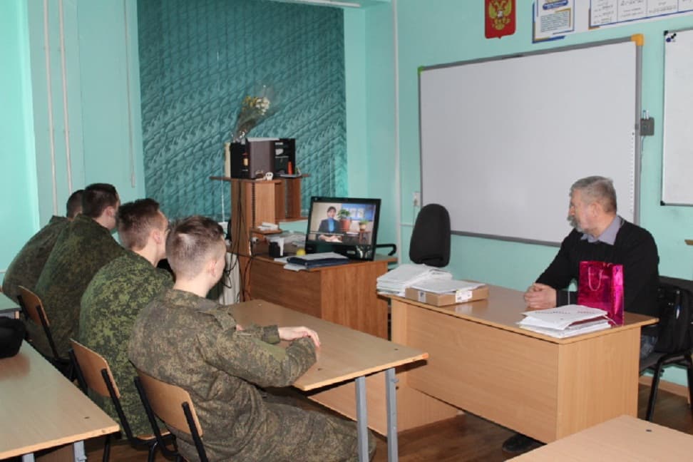 В Белокалитвинском Матвея Платова казачьем кадетском корпусе состоялось обсуждение фильма Общероссийской общественной организации «Общее дело» — «Секреты манипуляции. Табак»