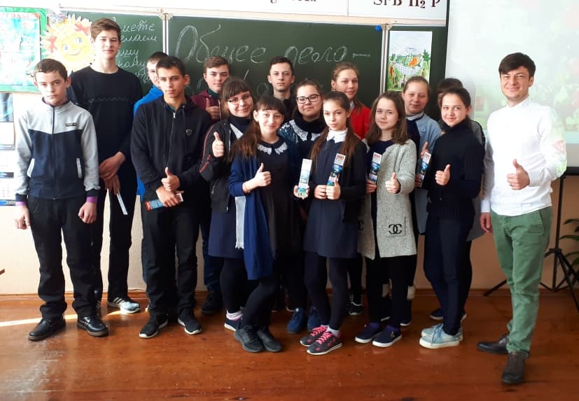 Активисты Общероссийской общественной организации «Общее дело» организовали просмотр профилактических фильмов для учащихся Кутейниковской средней общеобразовательной школы Ростовской области