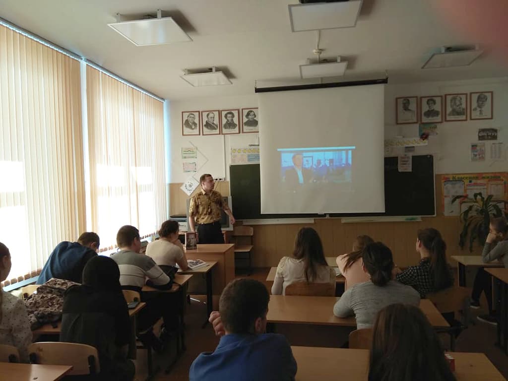Активисты ОО «Общее дело» провели занятие «Здоровый образ жизни» для учащихся средней общеобразовательной школы № 45 города Новосибирска