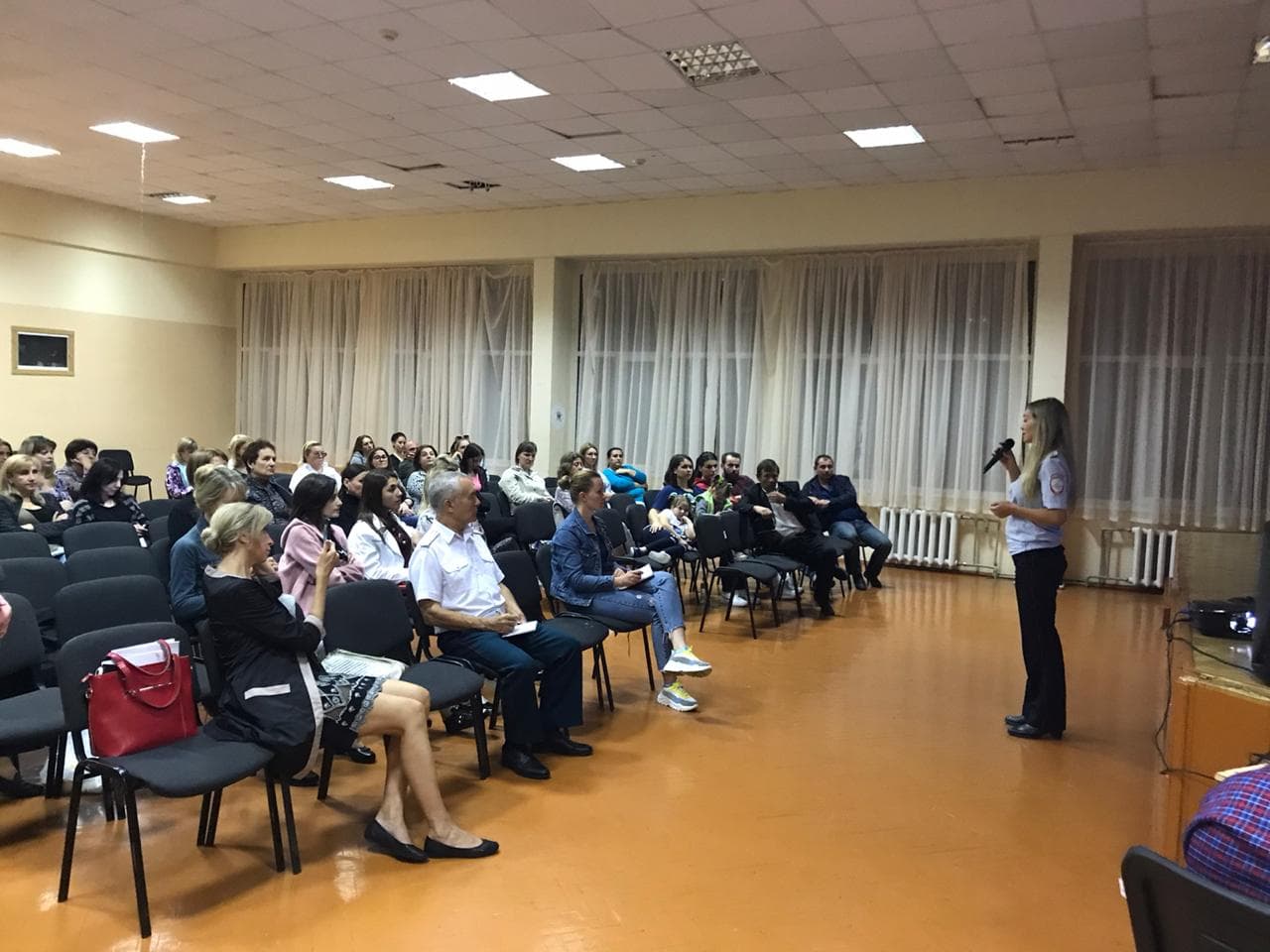 РОДИТЕЛЬСКОЕ СОБРАНИЕ В ШКОЛЕ ГОРОДА АДЛЕРА