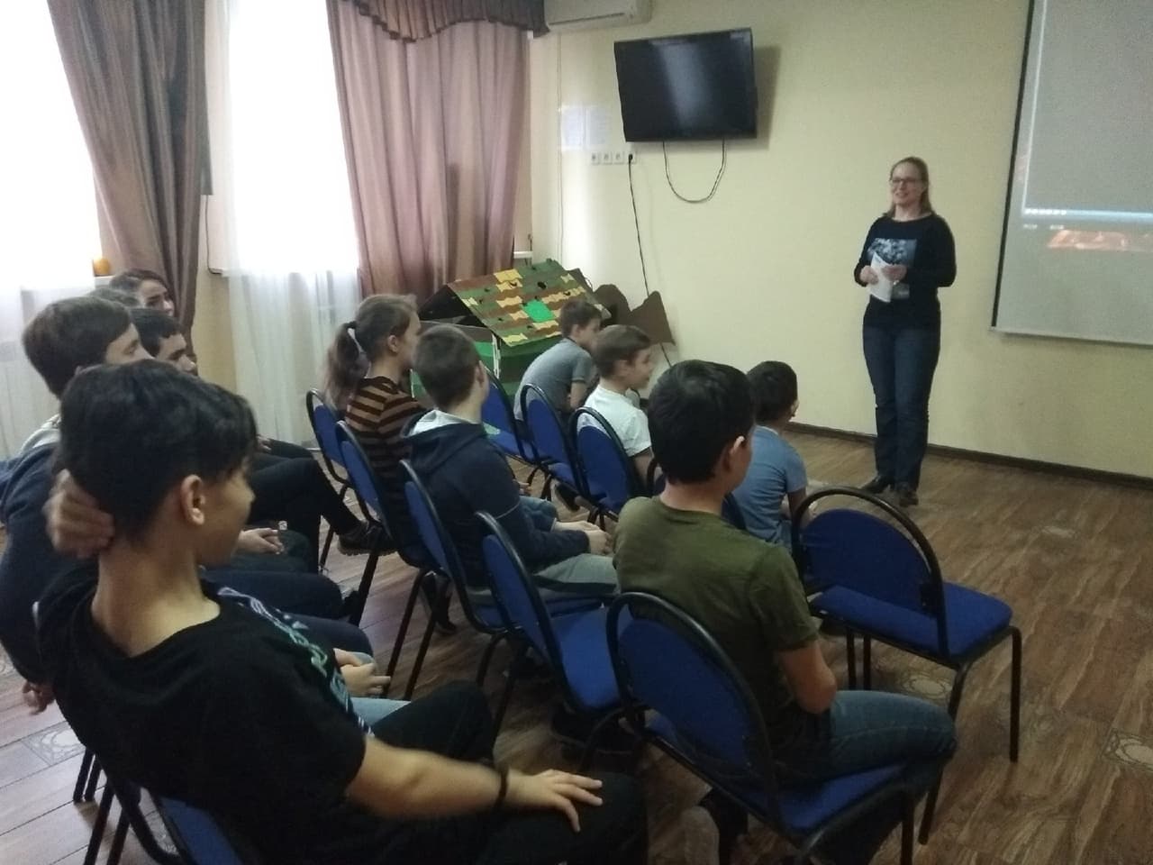 Занятие в Волгоградском областном социально-реабилитационном центре для несовершеннолетних