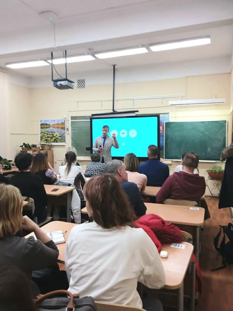 «Общее Дело» на родительском собрании московской школы №1811