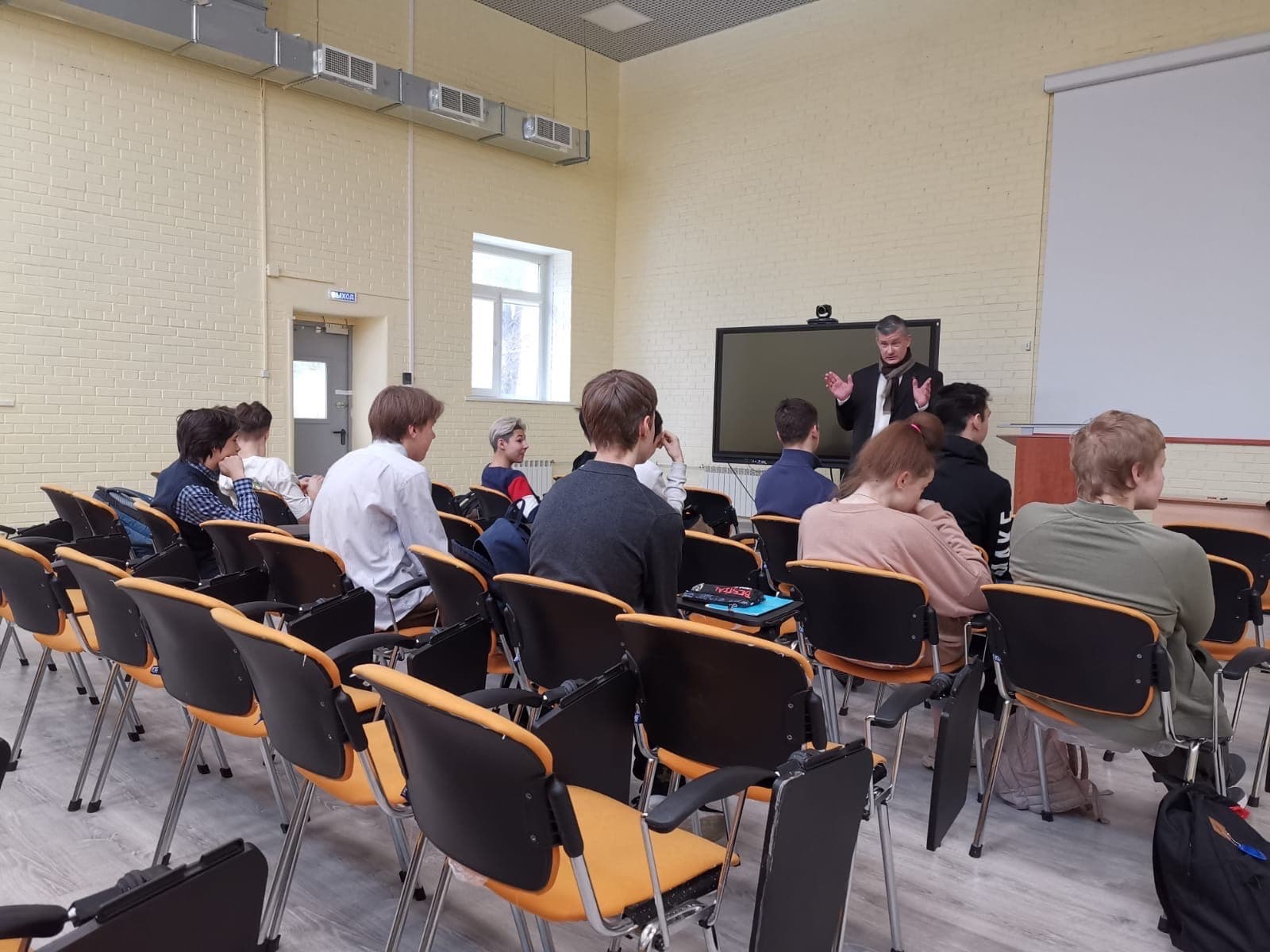 Продолжается профилактическая работа в московской школе №444