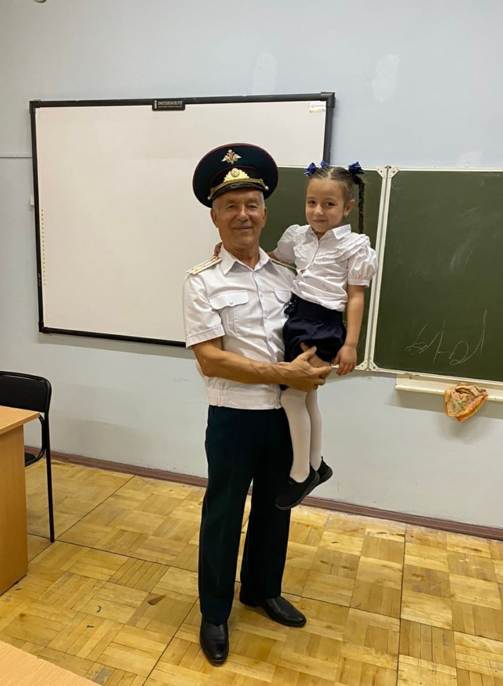 Полковник в отставке Рашит Вагизович Загиров проводит уроки ЗОЖ в школах