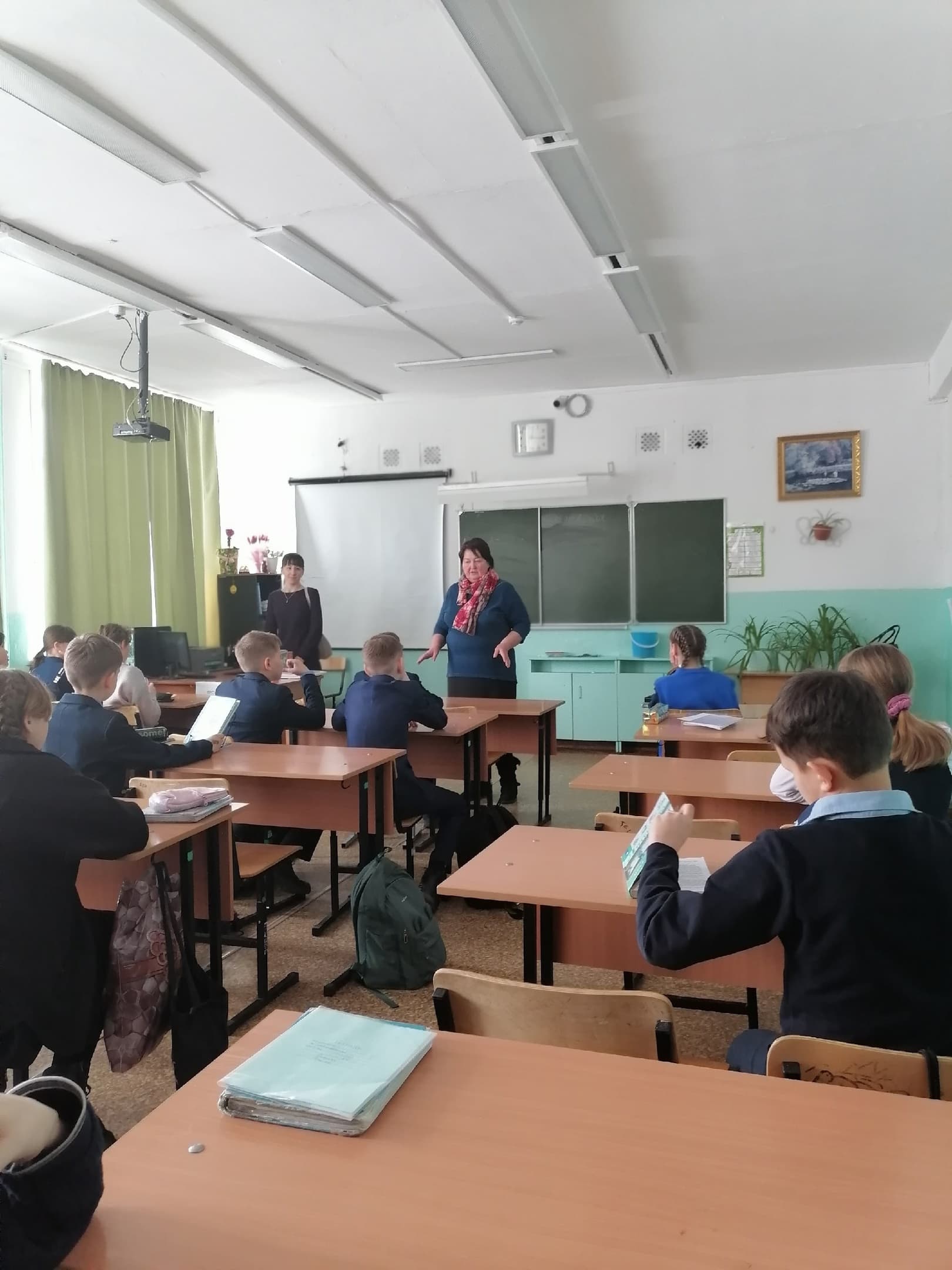 Валентина Николаевна Сапунова провела встречи в школе № 8