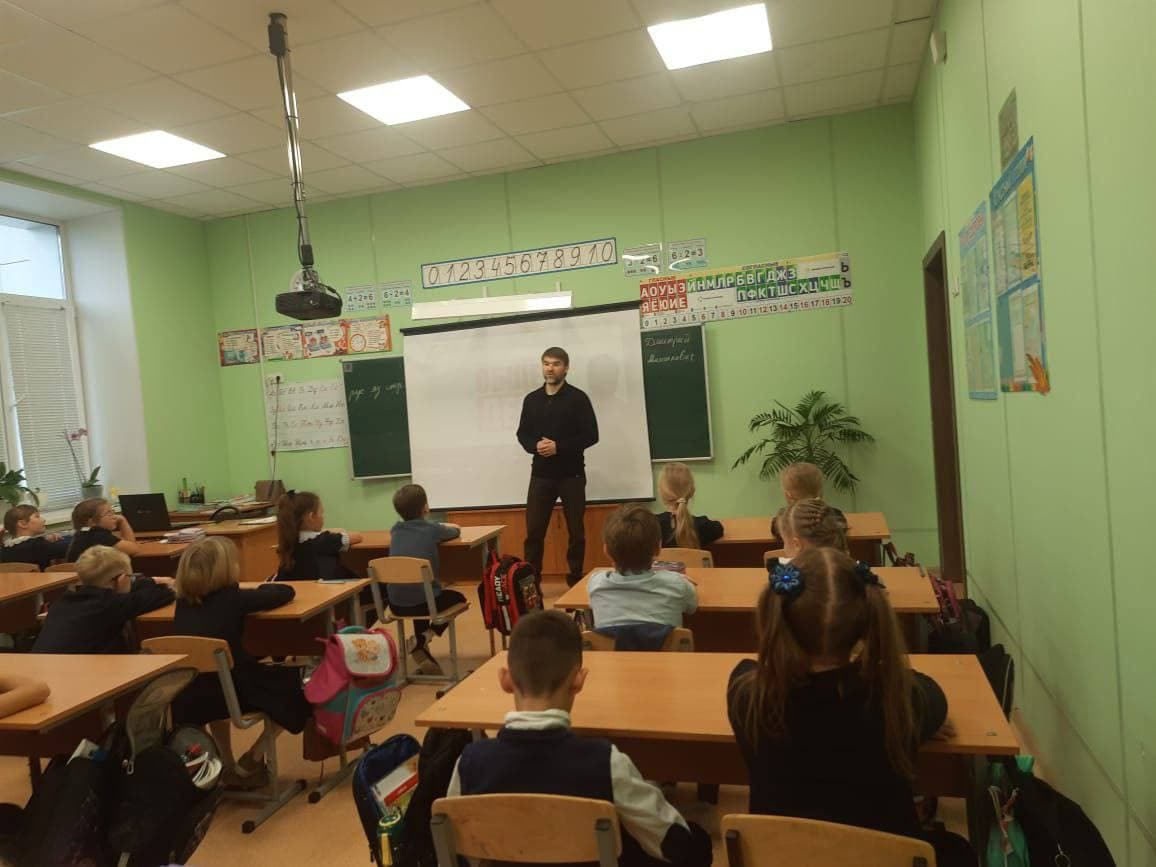 📣18 октября координатор РРЦ «Общее дело» Лёвин Дмитрий провел интерактивное занятие для учеников 2 класса Алексеевской школы №1 им. в п.г.т. Алексеевское