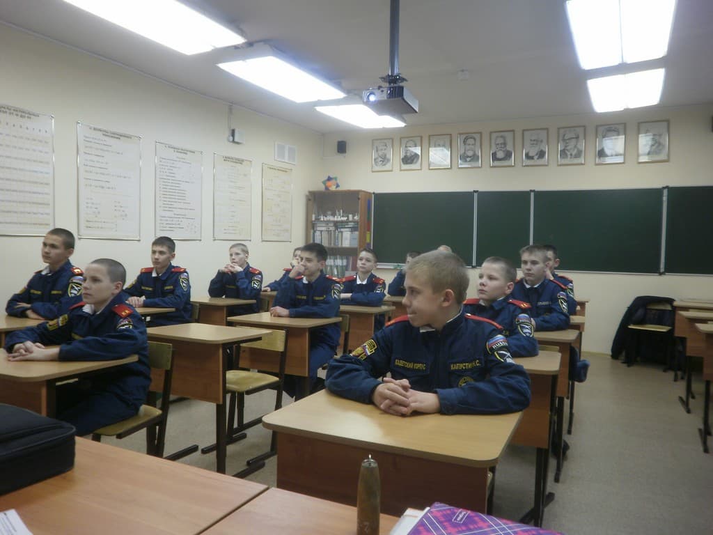 14.11.13 занятия на тему «Курение – угроза будущему России» в 7 классе кадетского корпуса г. Железногорска