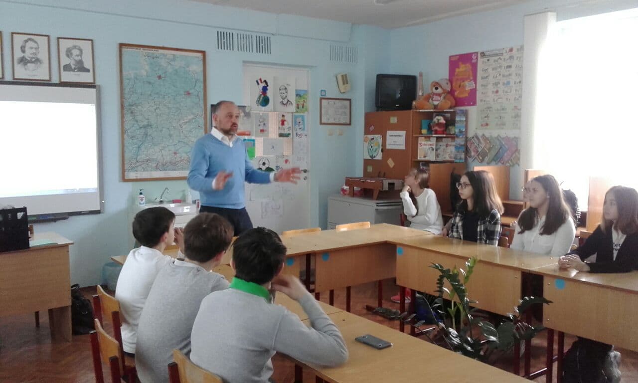 В Ростове-на-Дону активисты Общероссийской общественной организации «Общее дело» провели занятия для учащихся общеобразовательной школы № 61