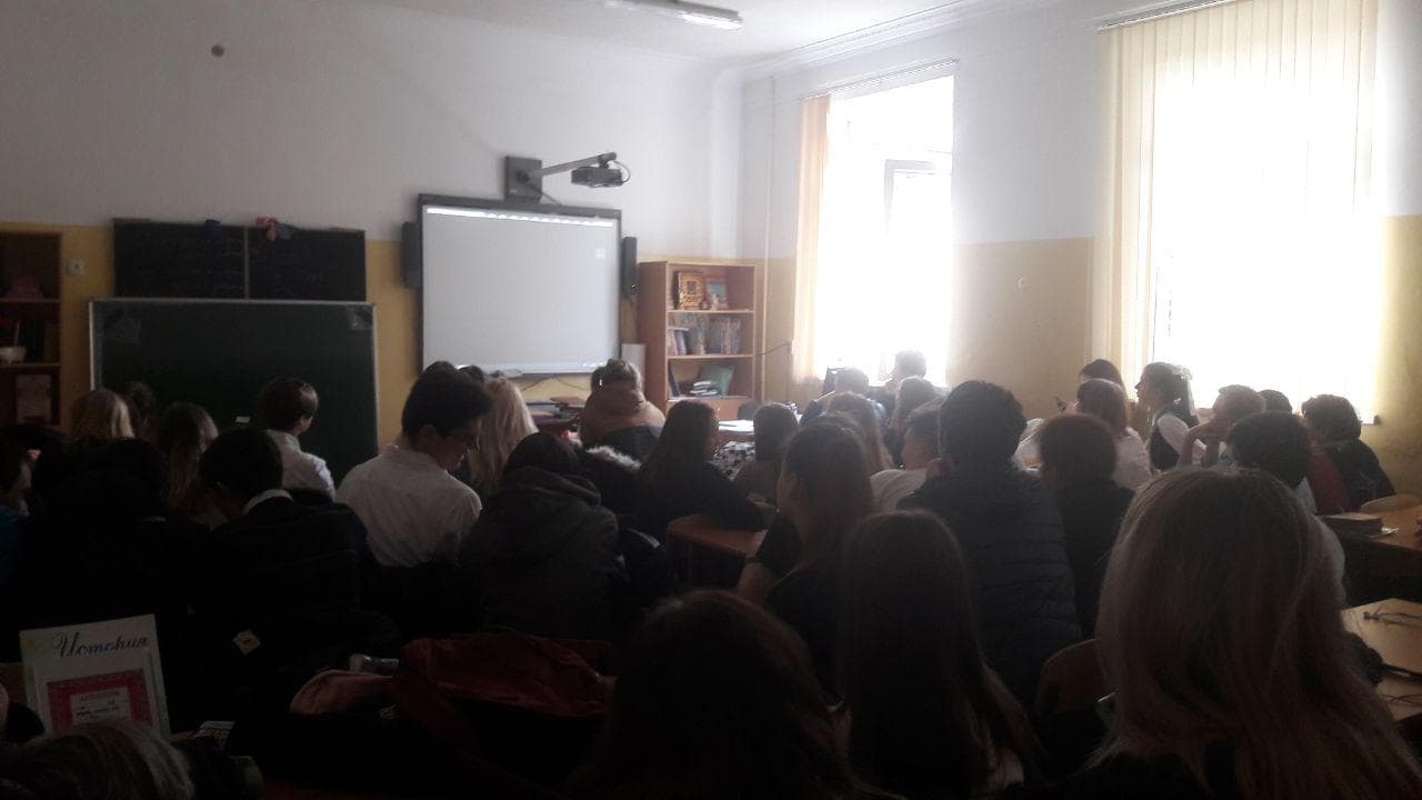 Беседу о вреде алкоголя с учащимися 8 классов общеобразовательной школы № 2 города Сочи провели активисты Общероссийской общественной организации «Общее дело»
