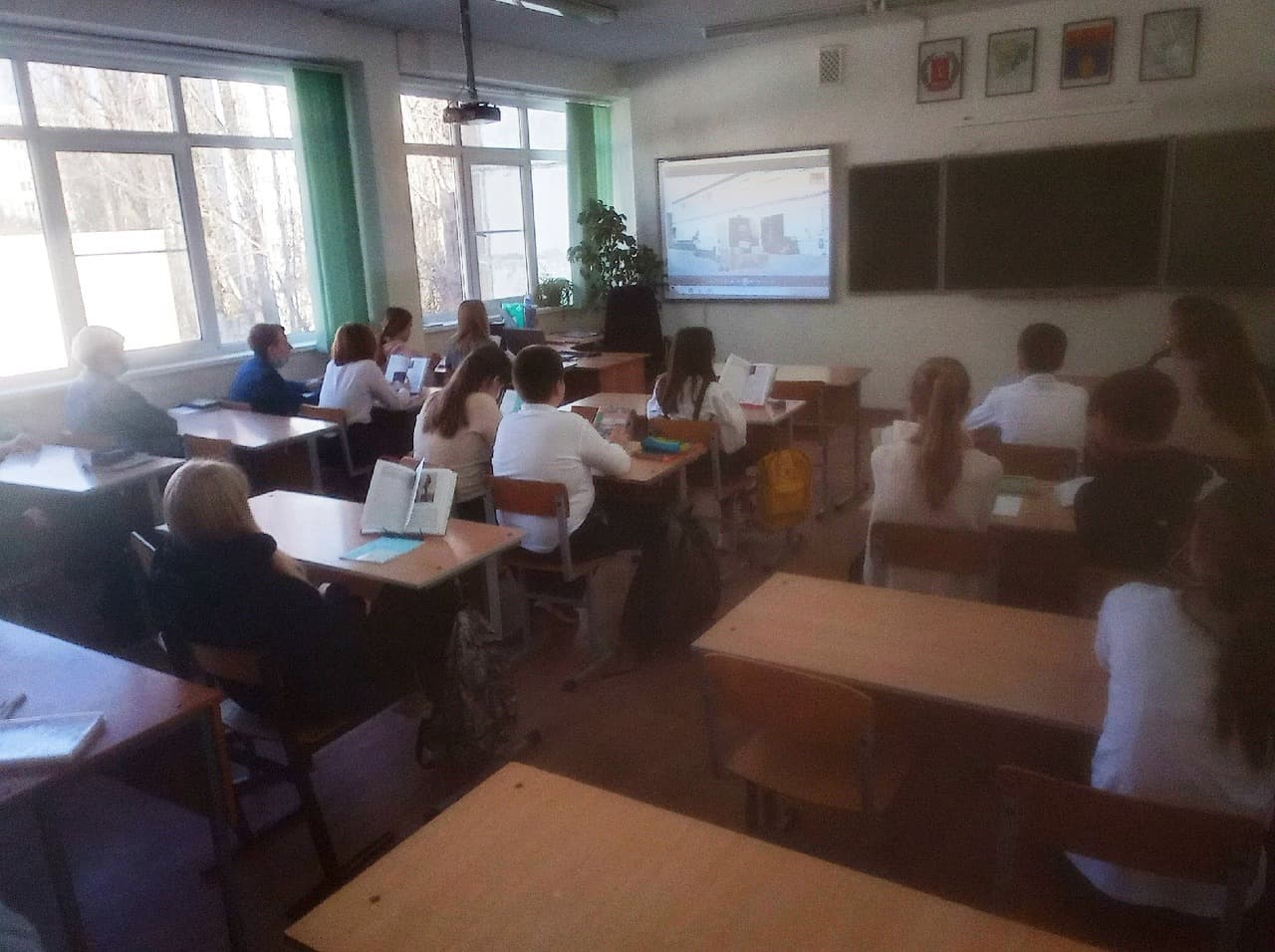 Два профилактических урока в волгоградской средней школе №33