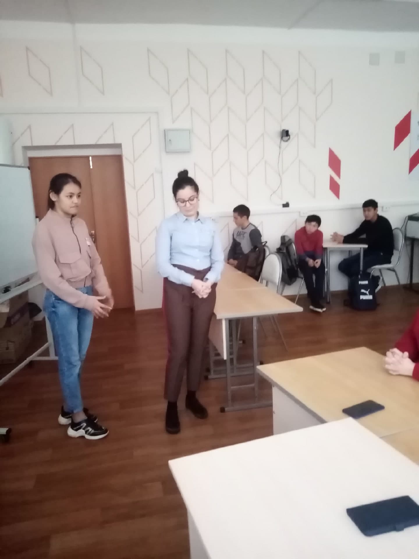 «4 ключа к твоим победам» в Славянской средней школе от волонтерского отряда «Новое поколение»