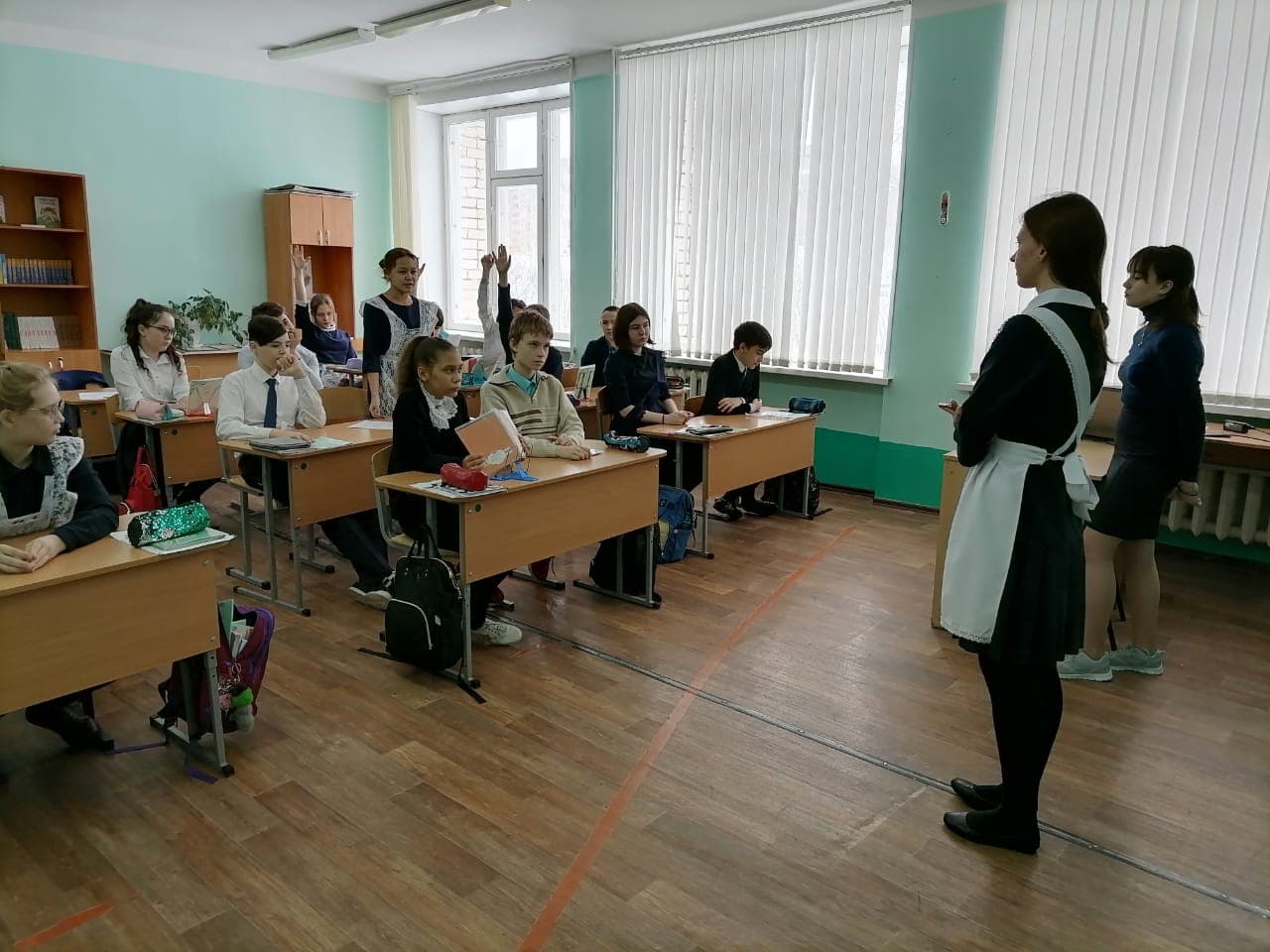 Беседа команды волонтеров «БлагоТвори» с учениками 6В класса школы села Алкино-2