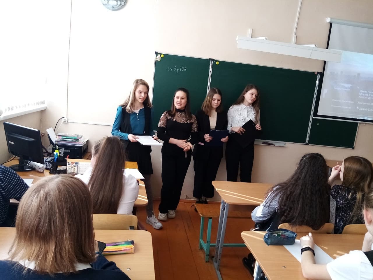 Волонтерский отряд «От сердца к сердцу» школы №2 г.Сарапула провели урок для 8В класса