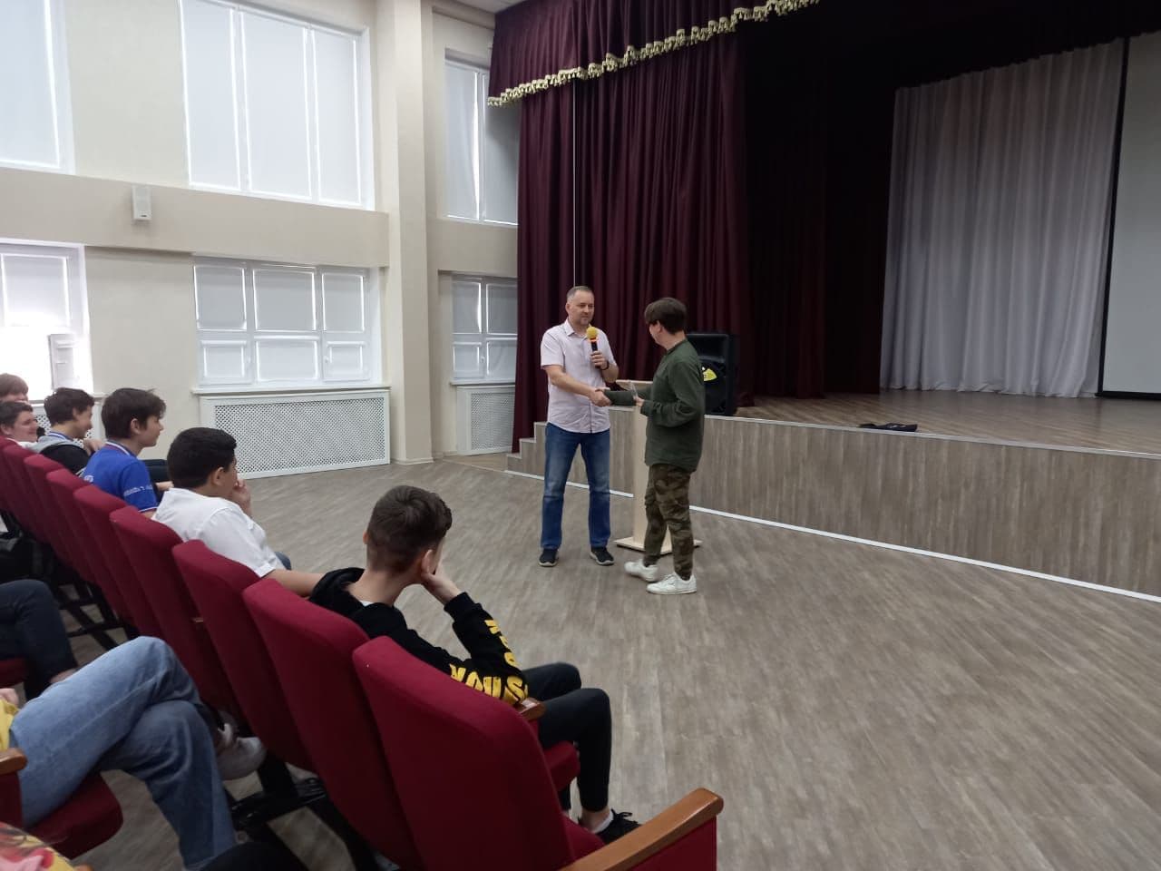 Профилактические уроки для 6 и 8-х классов ставропольской школы №45