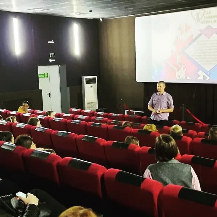 Кинолекторий для студентов Краснодарского краевого колледжа культуры в кинотеатре Ударник станицы Северской