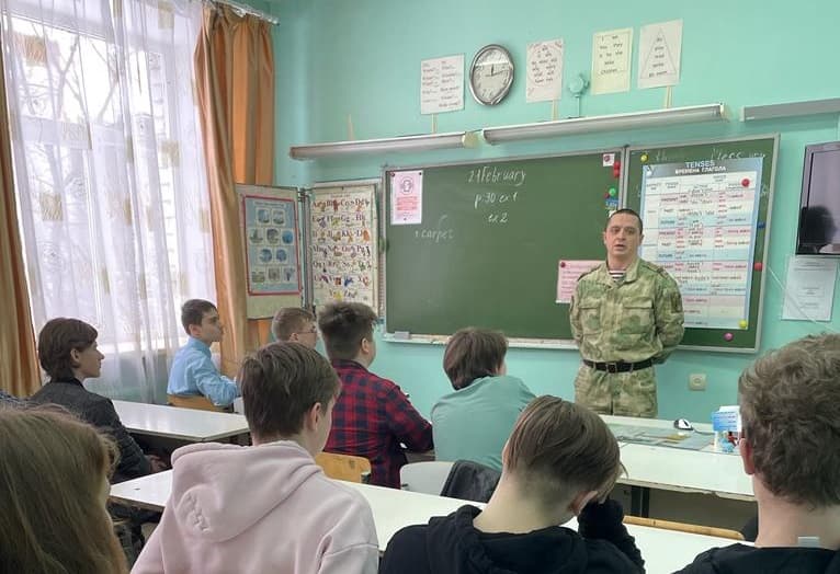 Ученики школы №2 г.Заречный ответили себе на вопрос «можно ли пить алкоголь?»