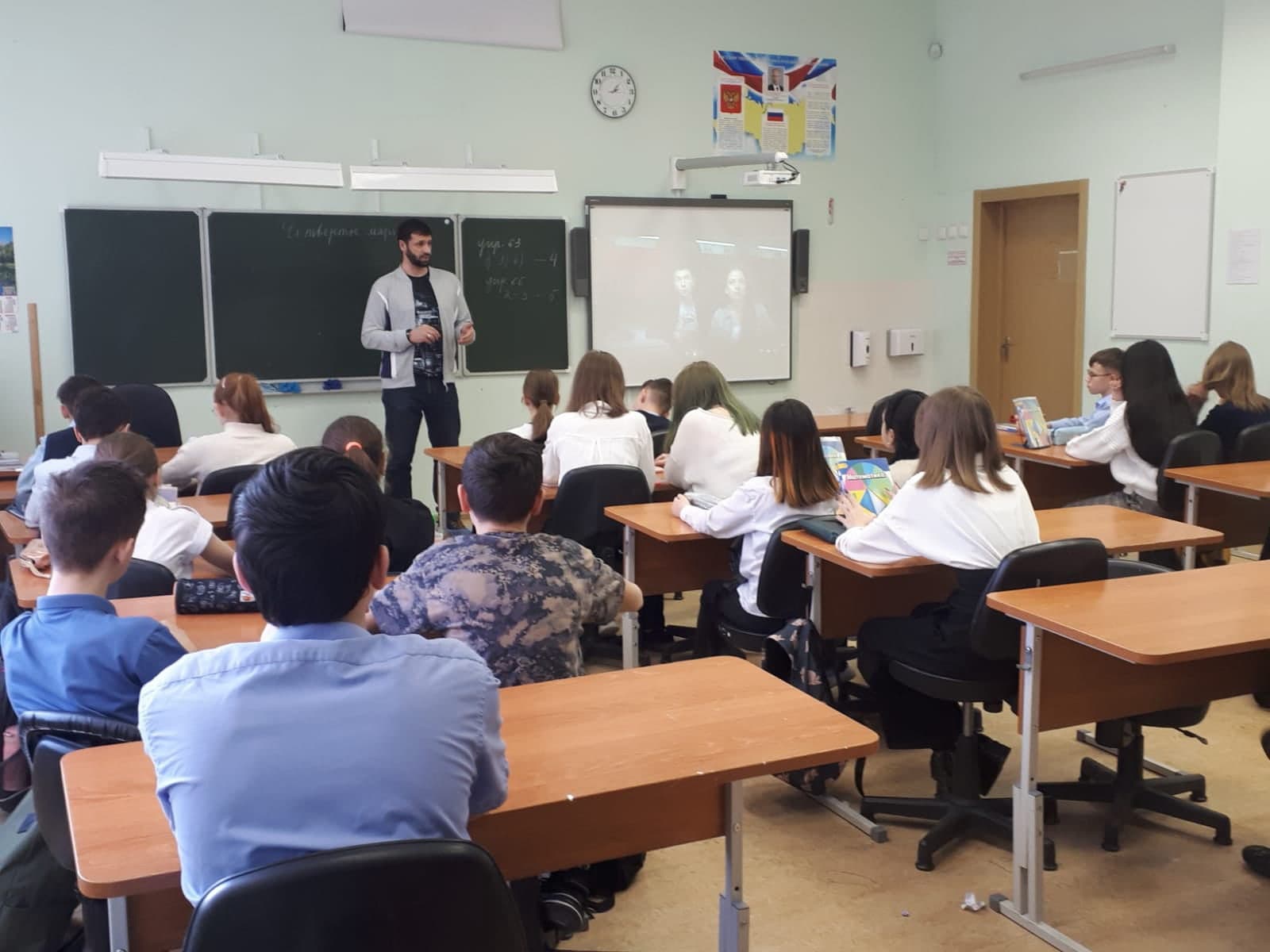 Учащиеся екатеринбургской школы №23 хотят больше знать про то, как их сверстников вовлекают в никотиновую зависимость